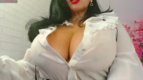 Snapshot of madlyn_dee chatting on October 4, 6:17 pm Leena online show from October 4, 6:17 pm