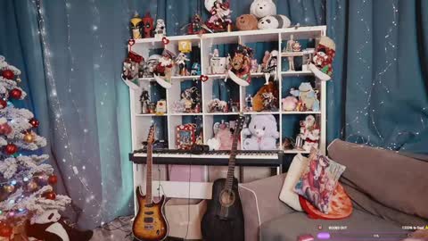 Snapshot of madnessalise chatting on December 16, 3:06 pm Alice online show from December 16, 3:06 pm