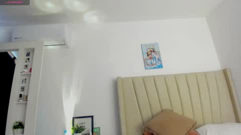 Snapshot of mady_edwards chatting on February 10, 10:03 pm Mady online show from February 10, 10:03 pm