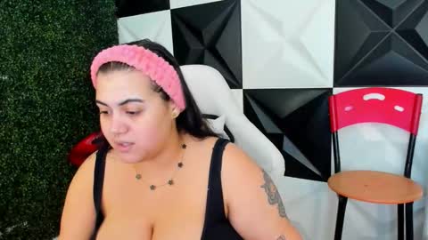 Snapshot of mady_muse chatting on February 5, 9:58 am MADY online show from February 5, 9:58 am