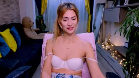 Madye Roberts online show from December 5, 9:00 pm