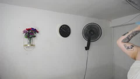 Snapshot of madyson_hof chatting on June 5, 2:51 am MADY online show from June 5, 2:51 am