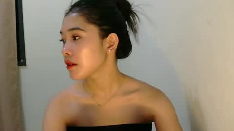 mae_luna online show from June 18, 11:53 pm