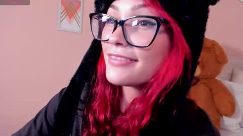 Mae Lyra online show from February 20, 9:37 pm