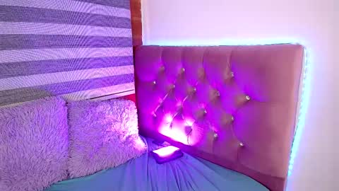 Snapshot of maeena chatting on February 27, 4:21 pm maeena online show from February 27, 4:21 pm