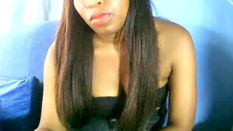 MaelahLove online show from December 5, 9:39 am