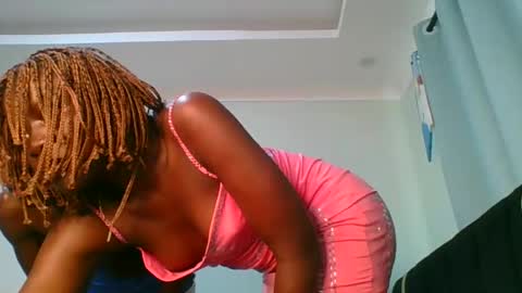 Snapshot of maelys_ta chatting on June 19, 7:01 am maelys_ta online show from June 19, 7:01 am