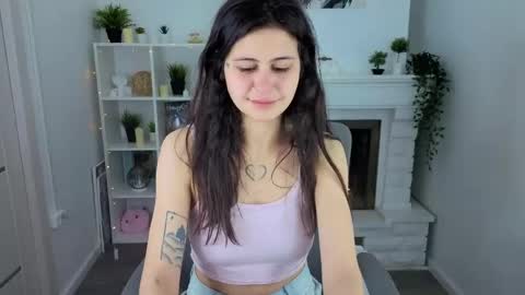 Snapshot of maeren chatting on February 28, 3:35 pm Mia online show from February 28, 3:35 pm