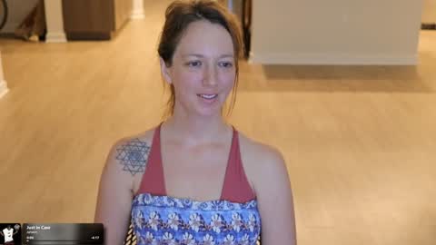 Mae online show from March 21, 9:40 pm