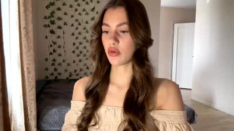 Sophie online show from May 5, 5:15 am