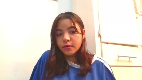 Snapshot of maggie_love77 chatting on October 20, 3:40 am maggie online show from October 20, 3:40 am
