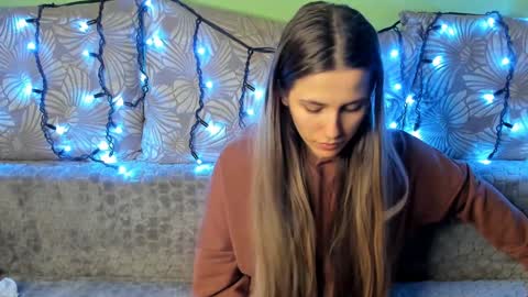 Maggie online show from December 26, 3:59 am