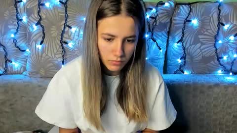 Maggie online show from November 13, 4:00 am