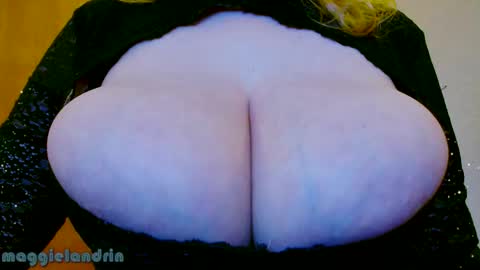 Snapshot of maggielandrin chatting on February 17, 8:22 am Maggie online show from February 17, 8:22 am