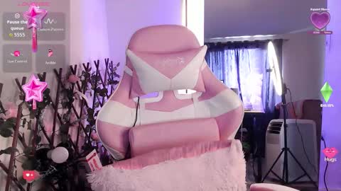 Luna  online show from October 19, 7:25 pm