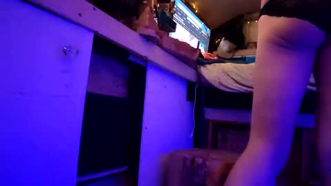 Gaia Love online show from January 25, 6:34 am