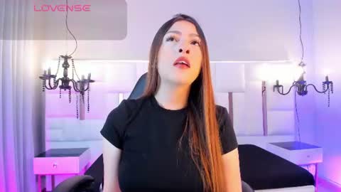 Snapshot of magic_miaa chatting on June 22, 12:35 pm magic_miaa online show from June 22, 12:35 pm