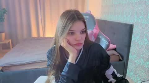 Snapshot of magic_shy chatting on May 1, 1:54 am Merry online show from May 1, 1:54 am