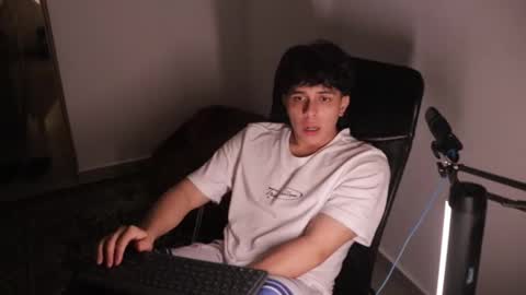 Tony Hoffa online show from November 17, 4:18 am