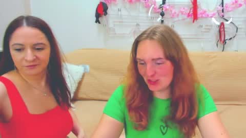 Lili and Bella online show from April 4, 6:44 am