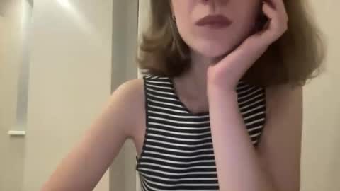 magicgirl50053 online show from November 3, 6:53 pm