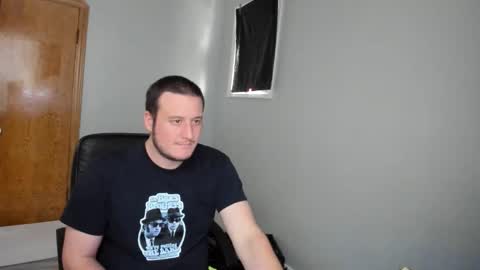 Snapshot of magicman176 chatting on December 15, 7:18 pm Magic176 online show from December 15, 7:18 pm