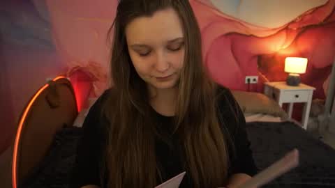 Snapshot of magicpeachhs chatting on October 7, 6:10 am Emily online show from October 7, 6:10 am