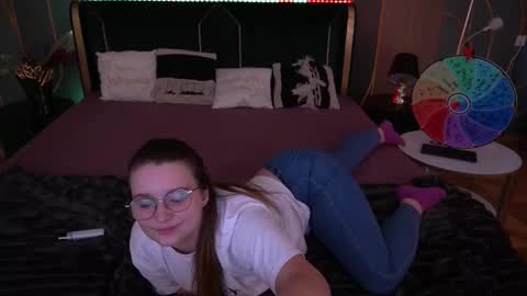 Snapshot of magicpeachhs chatting on October 10, 1:21 pm Emily online show from October 10, 1:21 pm