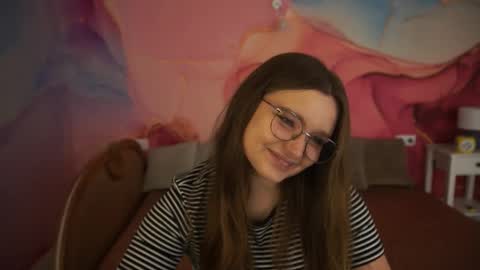 Snapshot of magicpeachhs chatting on October 16, 8:59 am Emily online show from October 16, 8:59 am