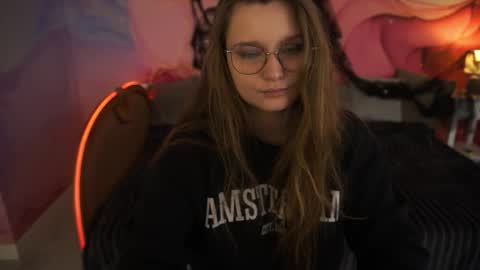 Snapshot of magicpeachhs chatting on October 21, 5:41 am Emily online show from October 21, 5:41 am