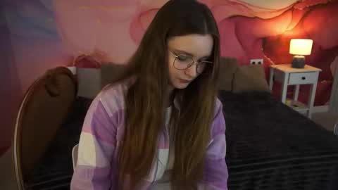 Snapshot of magicpeachhs chatting on November 5, 1:33 pm Emily online show from November 5, 1:33 pm