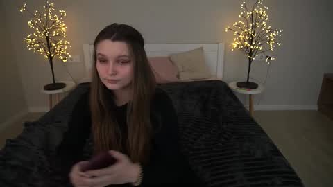 Snapshot of magicpeachhs chatting on November 13, 3:33 pm Emily online show from November 13, 3:33 pm