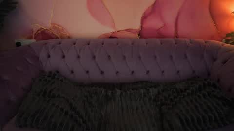 Snapshot of magicpeachhs chatting on November 17, 1:28 pm Emily online show from November 17, 1:28 pm