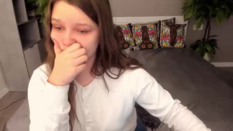 Snapshot of magicpeachhs chatting on November 18, 10:31 am Emily online show from November 18, 10:31 am