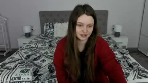 Snapshot of magicpeachhs chatting on May 8, 5:35 am Emily online show from May 8, 5:35 am