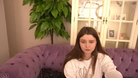 Snapshot of magicpeachhs chatting on May 19, 12:22 pm Emily online show from May 19, 12:22 pm