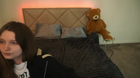 Snapshot of magicpeachhs chatting on May 22, 7:15 am Emily online show from May 22, 7:15 am