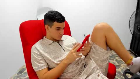 Snapshot of magnificent_star18 chatting on October 19, 6:25 am RONALD online show from October 19, 6:25 am