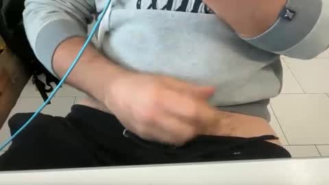 Snapshot of magopirandellow chatting on February 12, 10:10 am magopirandellow online show from February 12, 10:10 am