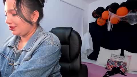 Snapshot of mahra_zoe chatting on October 22, 10:42 pm Mahra Zoe online show from October 22, 10:42 pm