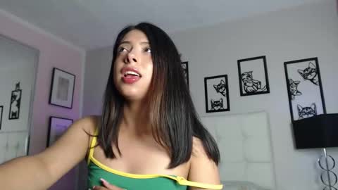 Maia Reficco online show from December 1, 7:52 pm