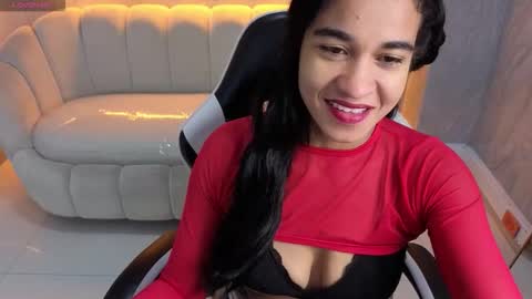 Snapshot of maia_tx chatting on November 13, 1:43 pm Online 800 to 1400 online show from November 13, 1:43 pm