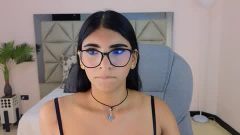 Snapshot of maiaa_ruiz chatting on November 18, 2:43 pm Maiaa Ruiz online show from November 18, 2:43 pm