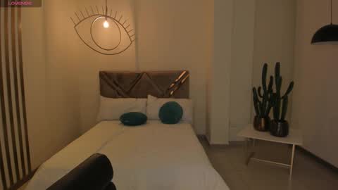 Snapshot of maiacollins chatting on October 19, 4:40 pm Maia online show from October 19, 4:40 pm