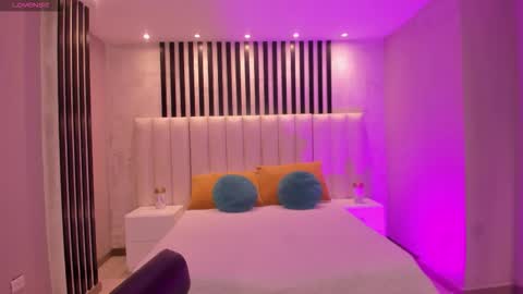 Snapshot of maiacollins chatting on November 26, 7:15 pm Maia online show from November 26, 7:15 pm