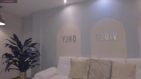 Snapshot of maiacollins chatting on February 2, 6:17 pm Maia online show from February 2, 6:17 pm