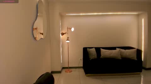 Snapshot of maiacollins chatting on February 8, 10:46 pm Maia online show from February 8, 10:46 pm