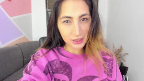 Snapshot of maiaconnor chatting on October 10, 12:53 am online show from October 10, 12:53 am