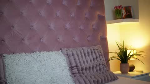  Maia  online show from November 11, 9:37 pm