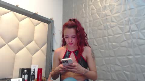 Snapshot of maiapark chatting on December 21, 6:23 pm Maia online show from December 21, 6:23 pm